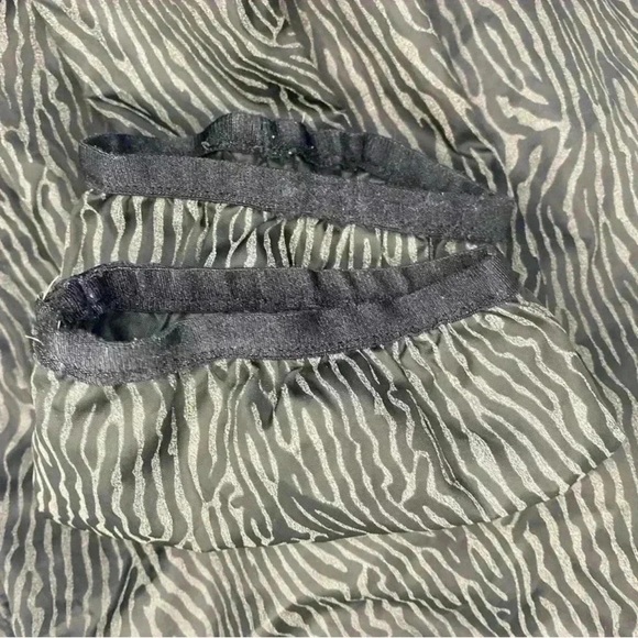 NIKE Women's Zebra Reflective Windbreaker
Size Medium - Picture 9 of 10